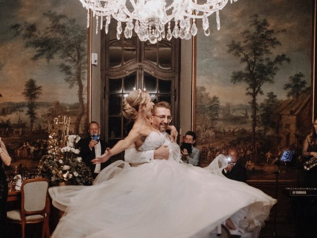 Eine Winterhochzeit voller Eleganz. Marc und Melli sagen Ja.