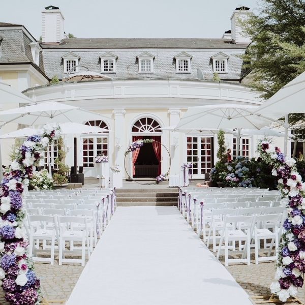 geteilter Traubogen gold mittelgang hochzeit mieten