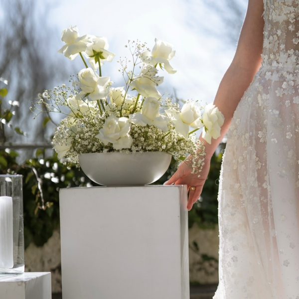 Dekoschale weiß matt Hochzeit Dekoration mit Stuhl und Blumen