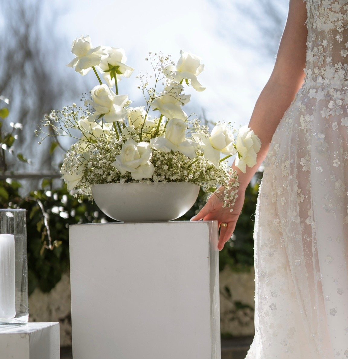 Dekoschale weiß matt Hochzeit Dekoration mit Stuhl und Blumen